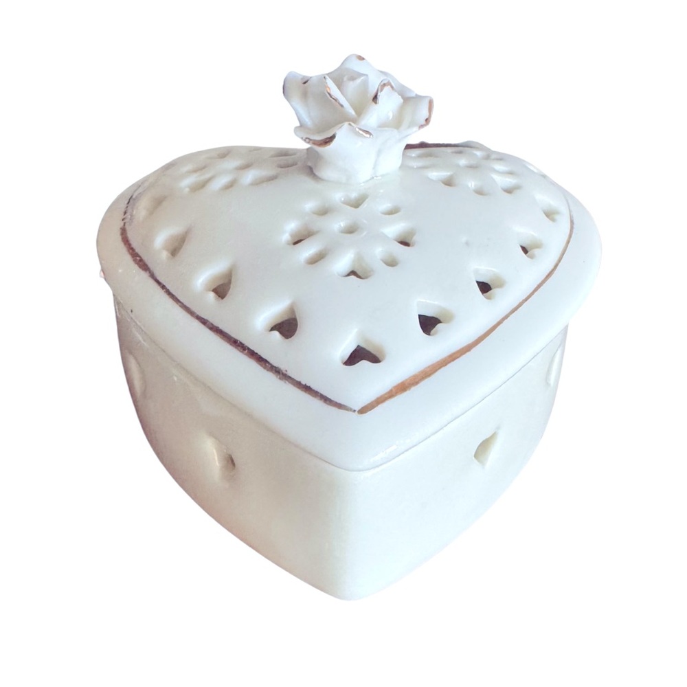 Formalities by Baum Bros Lidded Heart Trinket Jewelry Box Pierced Rose Vintage